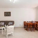 5' From The Sea, With Terrace & Bbq Lejlighed
